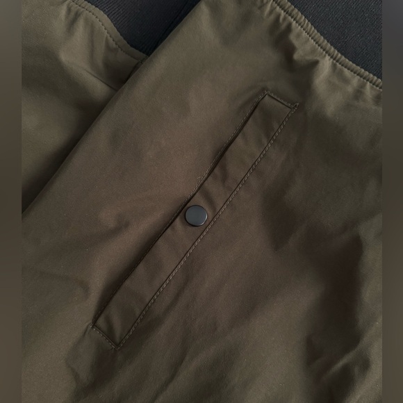 Banana Republic Water-Resistant Tech Motion Bomber Jacket - Kelp - Size Large - Picture 4 of 6